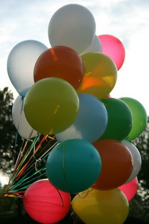 23 adet rengarenk balonlardan uan balon 