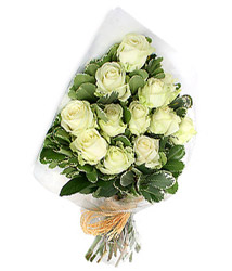 Ankara Sincan çiçekçilik görsel çiçek modeli firmamızdan 11 adet beyaz gülden buket çiçeği