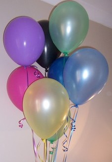 19 adet farklı renklerde uçan balon demeti 