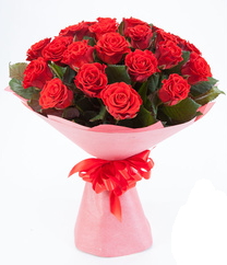 15 adet kırmızı gülden buket tanzimi Ankara çiçek siparişi sitesi
